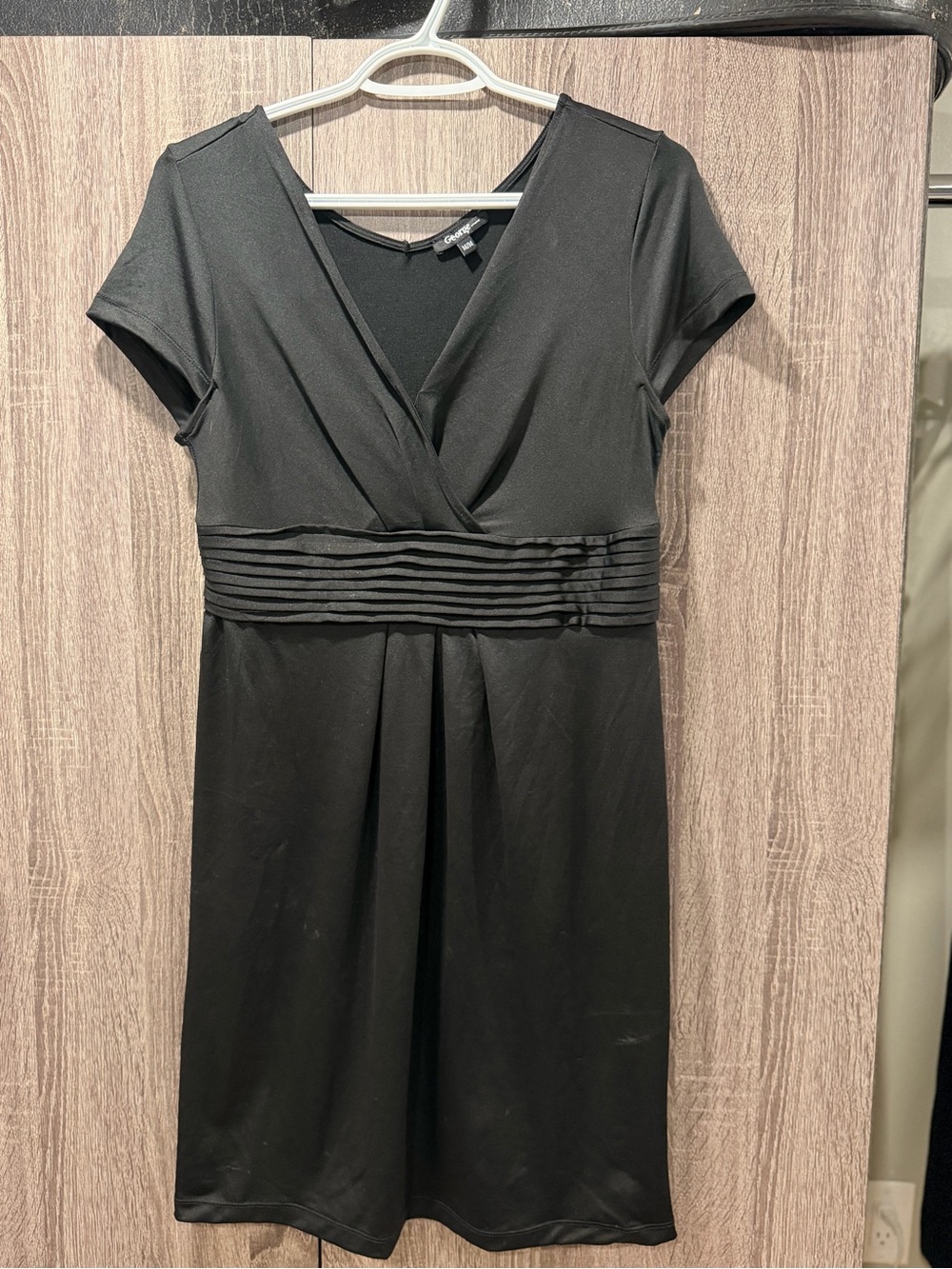 Black V-Neck Pleated polyester Waist Women’s Dress medium